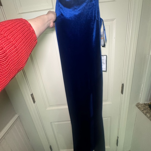 NWT City Studios Velvet One Shoulder Gown Blue size 7 - Picture 4 of 11